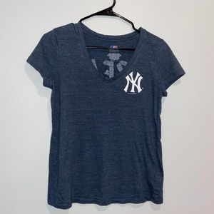 MLB New York Yankees short sleeved v-neck t-shirt w/logo